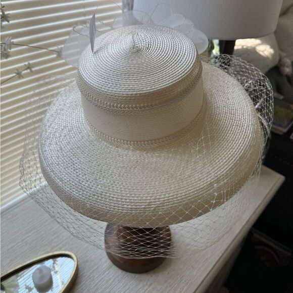 Elegant Cream Women's Hat with Veil - Picture 10 of 14